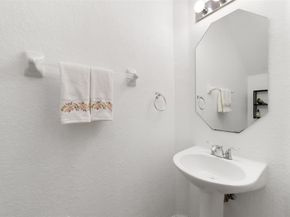 8888 N Isles Cr, Tamarac FL 33321