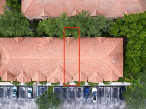 8888 N Isles Cr, Tamarac FL 33321