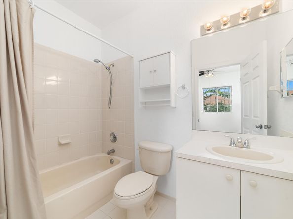 8888 N Isles Cr, Tamarac FL 33321