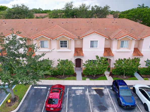 8888 N Isles Cr, Tamarac FL 33321