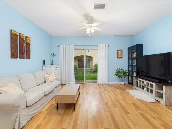 8888 N Isles Cr, Tamarac FL 33321