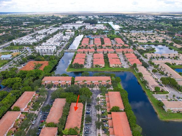 8888 N Isles Cr, Tamarac FL 33321
