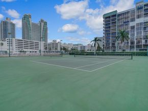 600 Parkview Dr 531, Hallandale Beach FL 33009