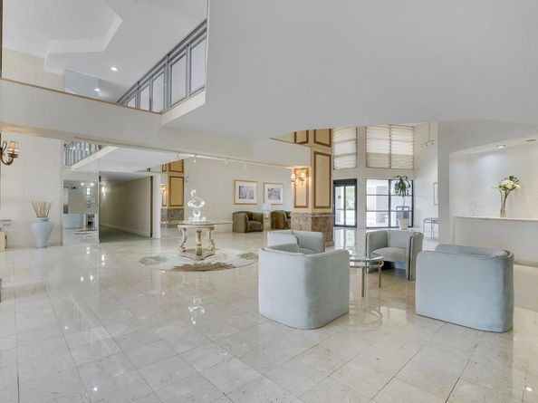 600 Parkview Dr 531, Hallandale Beach FL 33009