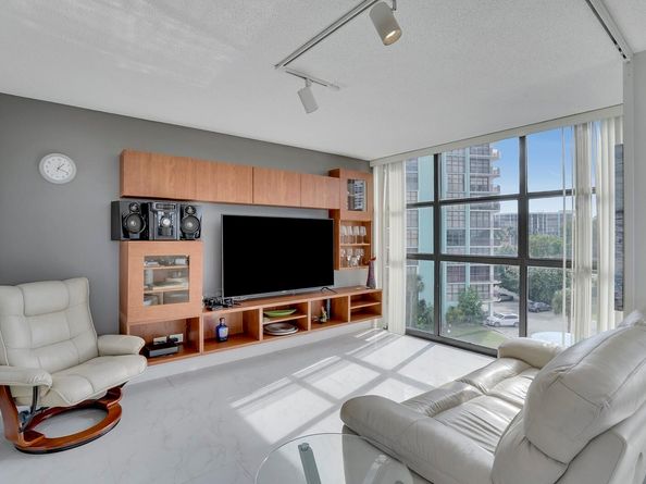 600 Parkview Dr 531, Hallandale Beach FL 33009
