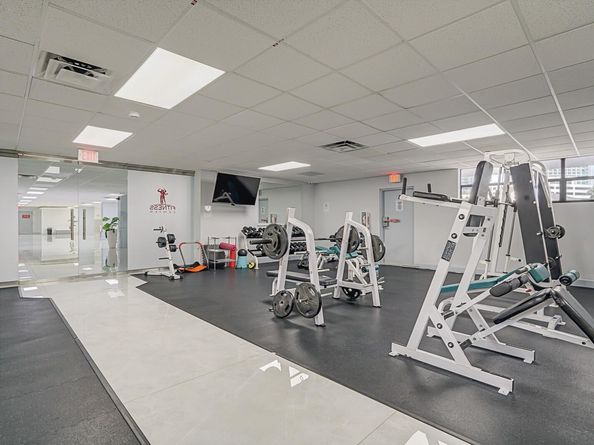 600 Parkview Dr 531, Hallandale Beach FL 33009