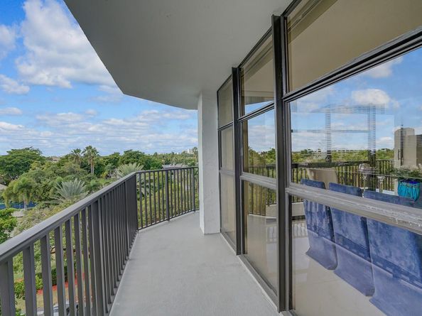 600 Parkview Dr 531, Hallandale Beach FL 33009