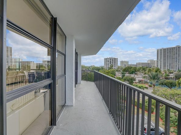 600 Parkview Dr 531, Hallandale Beach FL 33009