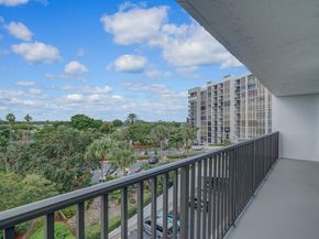 600 Parkview Dr 531, Hallandale Beach FL 33009