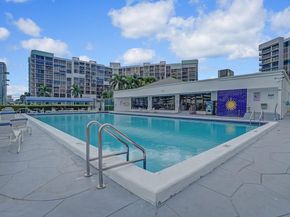 600 Parkview Dr 531, Hallandale Beach FL 33009
