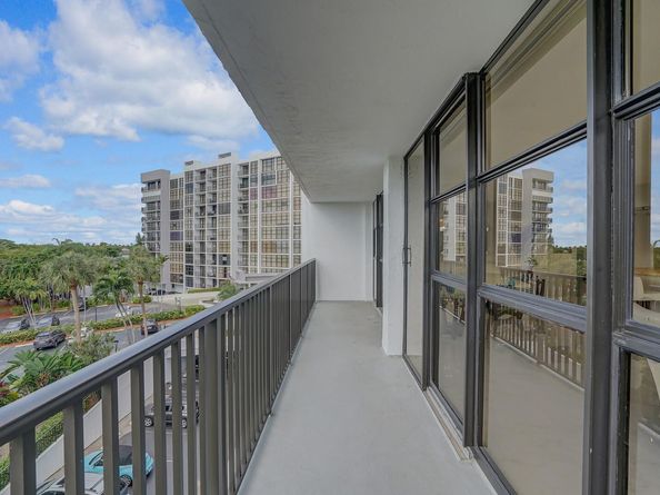 600 Parkview Dr 531, Hallandale Beach FL 33009