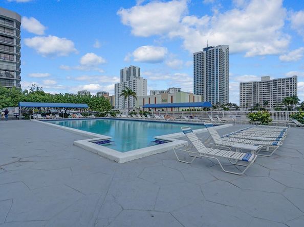 600 Parkview Dr 531, Hallandale Beach FL 33009
