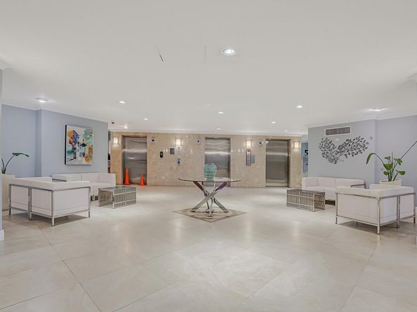 600 Parkview Dr 531, Hallandale Beach FL 33009