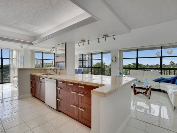 600 Parkview Dr 531, Hallandale Beach FL 33009