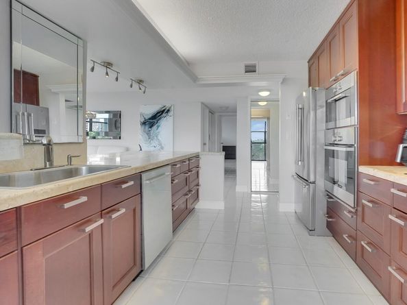 600 Parkview Dr 531, Hallandale Beach FL 33009