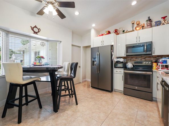 8260 SW 41st  Ct, Davie FL 33328