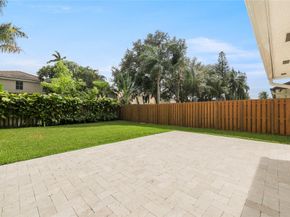 8260 SW 41st  Ct, Davie FL 33328