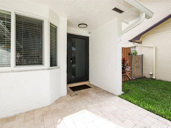 8260 SW 41st  Ct, Davie FL 33328
