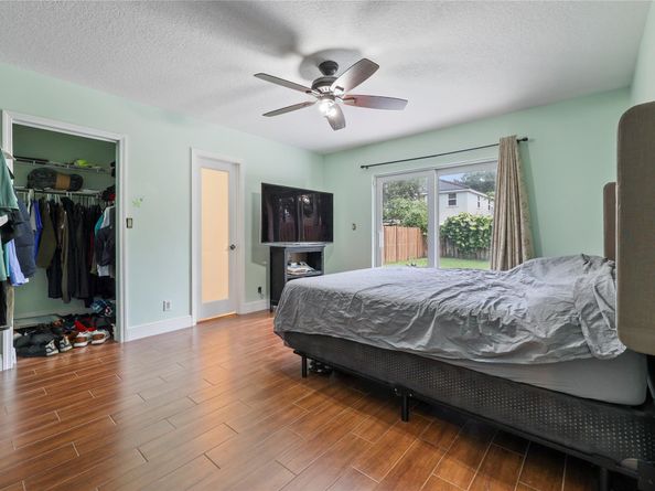 8260 SW 41st  Ct, Davie FL 33328