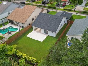 8260 SW 41st  Ct, Davie FL 33328