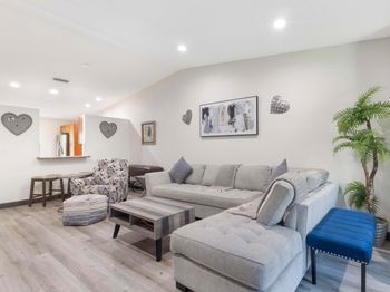 8652 Overset Lane
