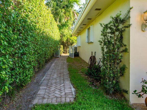 1049 Van Buren Street, Hollywood FL 33019