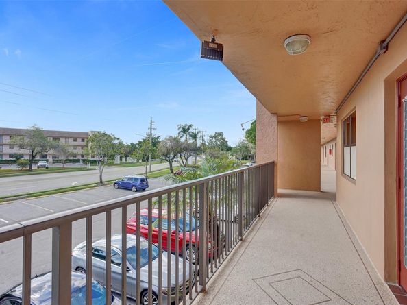10467 Sunrise Lakes Blvd 210, Sunrise FL 33322