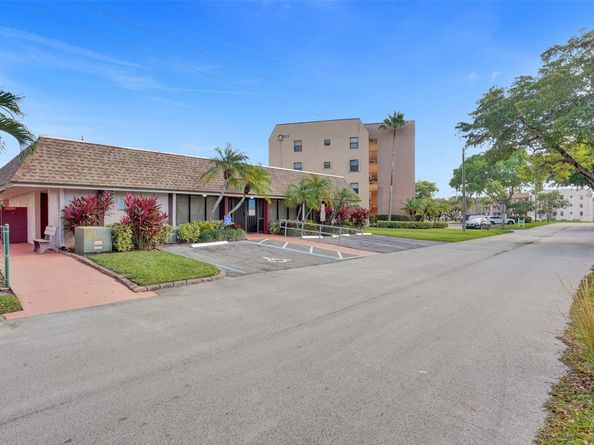 10467 Sunrise Lakes Blvd 210, Sunrise FL 33322