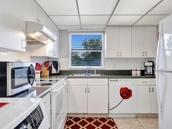 10467 Sunrise Lakes Blvd 210, Sunrise FL 33322