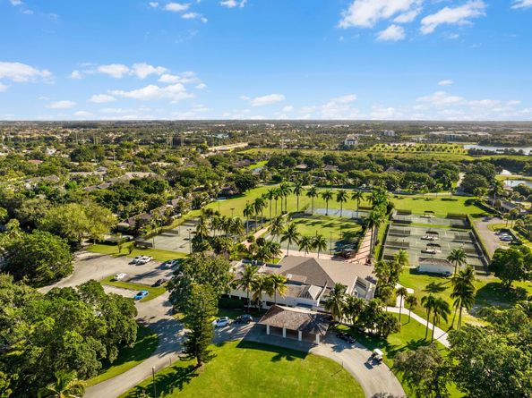 11863 Wimbledon Circle 450, Wellington FL 33414