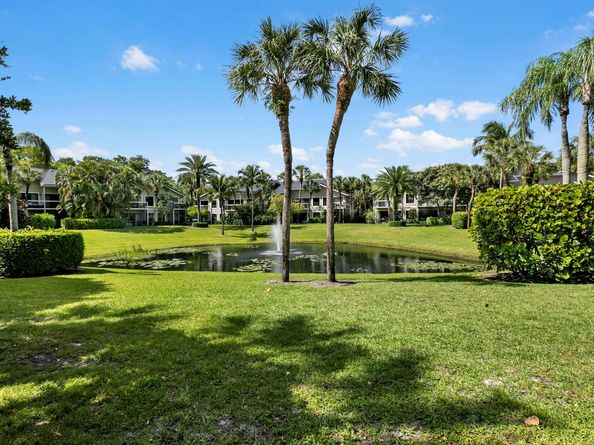 11863 Wimbledon Circle 450, Wellington FL 33414