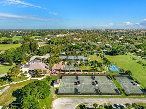 11863 Wimbledon Circle 450, Wellington FL 33414