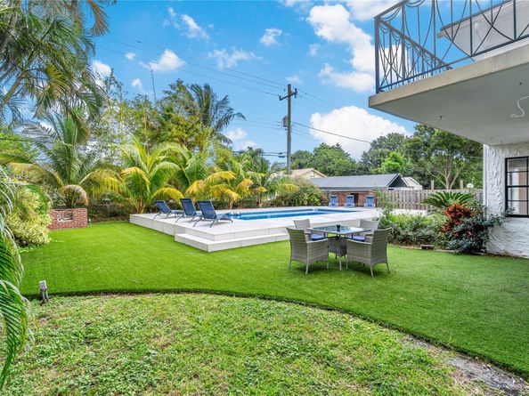 807 SW 14th Ct, Fort Lauderdale FL 33315