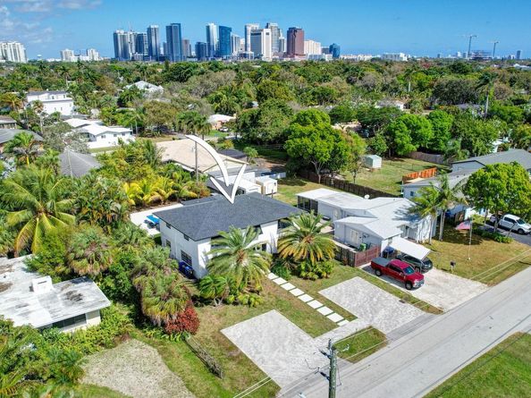 807 SW 14th Ct, Fort Lauderdale FL 33315