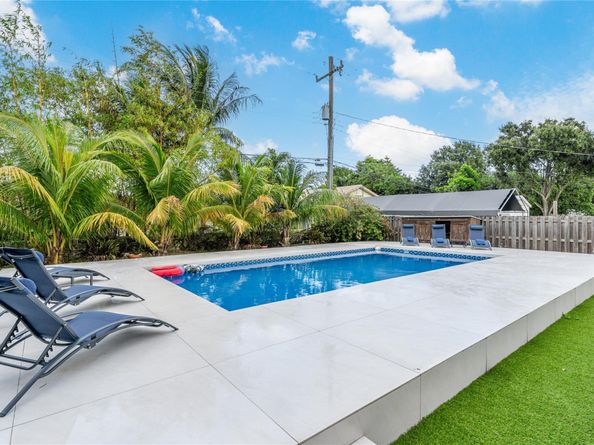 807 SW 14th Ct, Fort Lauderdale FL 33315