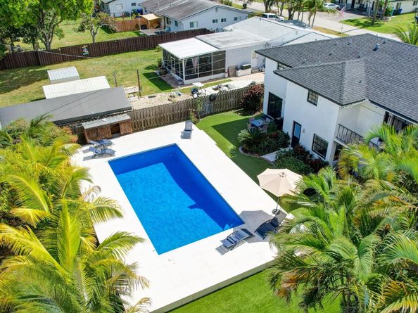 807 SW 14th Ct, Fort Lauderdale FL 33315