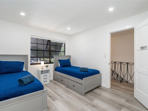 807 SW 14th Ct, Fort Lauderdale FL 33315
