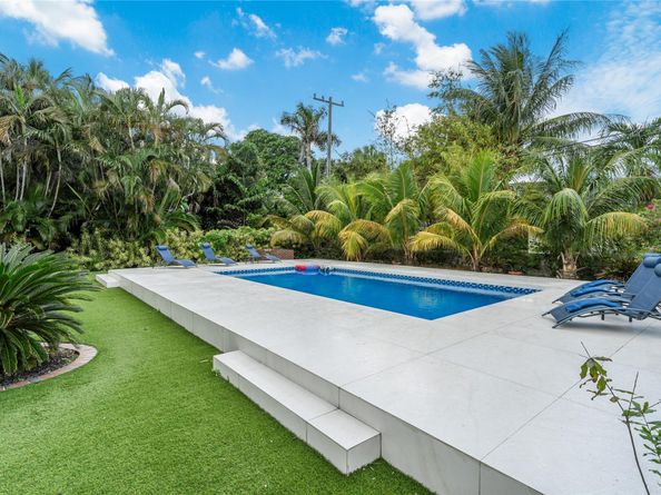 807 SW 14th Ct, Fort Lauderdale FL 33315