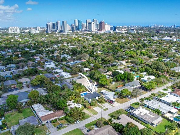 807 SW 14th Ct, Fort Lauderdale FL 33315