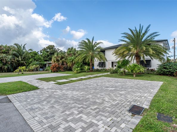 807 SW 14th Ct, Fort Lauderdale FL 33315