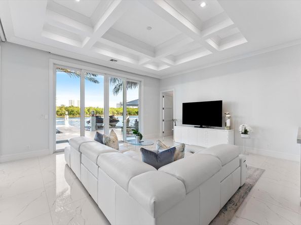 7212 NE 8th Drive, Boca Raton FL 33487