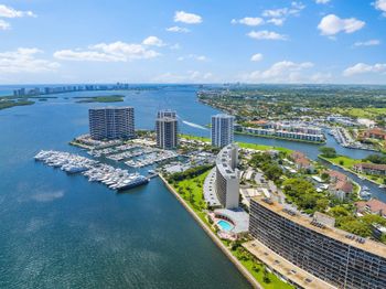 134 Lakeshore Drive
