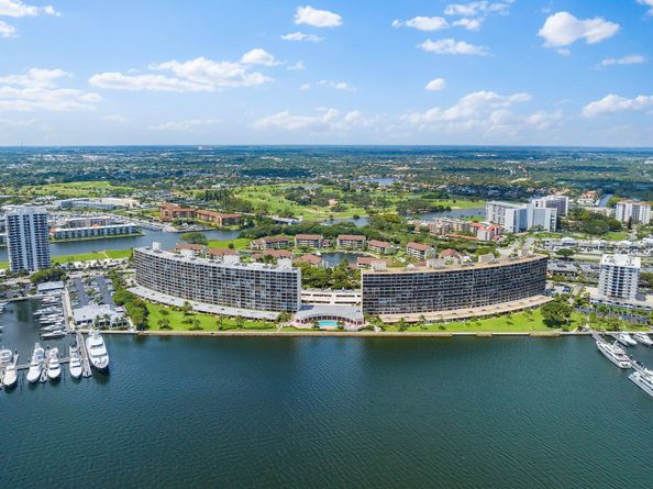 134 Lakeshore Drive 316, North Palm Beach FL 33408