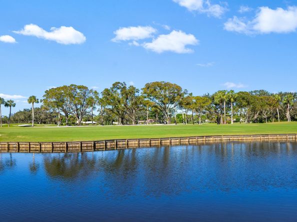 39 Country Road S, Village Of Golf FL 33436