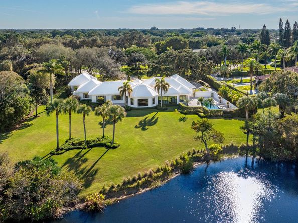 39 Country Road S, Village Of Golf FL 33436