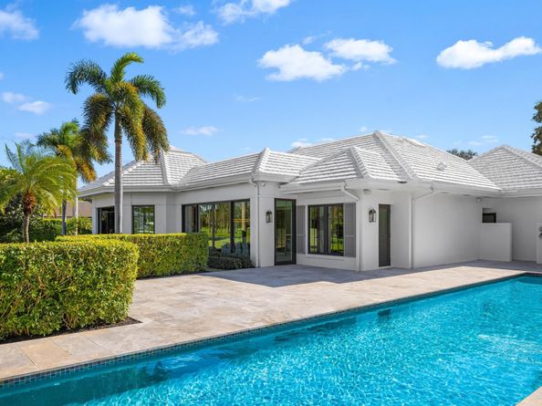 39 Country Road S, Village Of Golf FL 33436