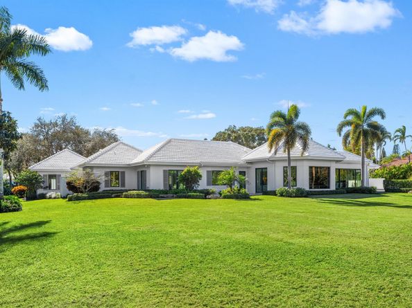 39 Country Road S, Village Of Golf FL 33436