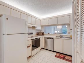 3146 Via Poinciana 203, Lake Worth FL 33467