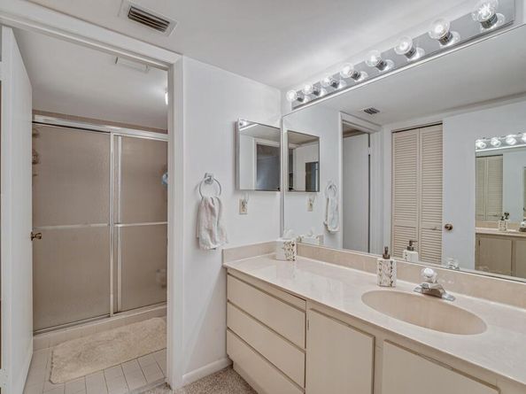3146 Via Poinciana 203, Lake Worth FL 33467