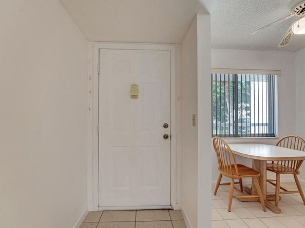3146 Via Poinciana 203, Lake Worth FL 33467
